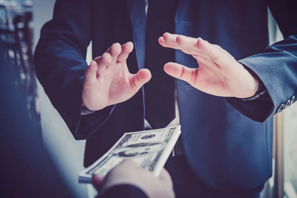 Brasil mantém nota, mas cai em ranking de percepção da corrupção