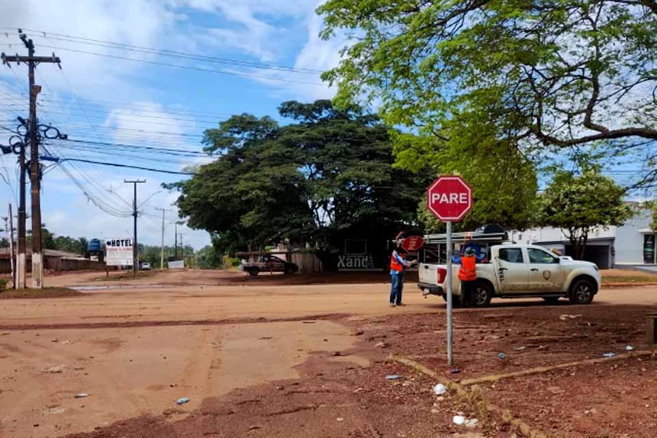Prefeitura intensifica sinalização viária nos distritos de Porto Velho