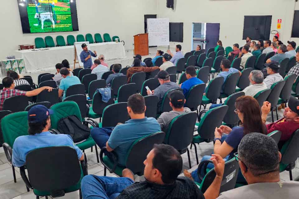 Governo Rondônia promove capacitação em manejo de gado leiteiro com foco em tecnologia e sustentabilidade