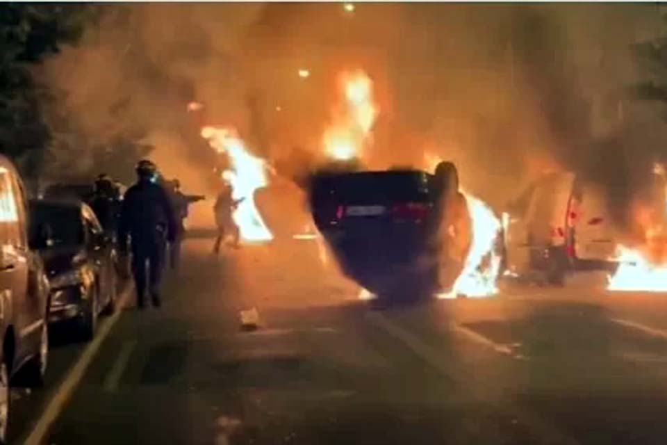 Segunda noite de protestos após morte de adolescente em ação policial gera caos na França