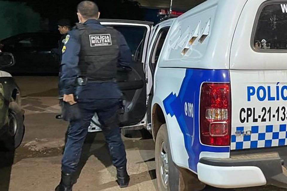 Jovem é flagrado com moto roubada em abordagem na capital