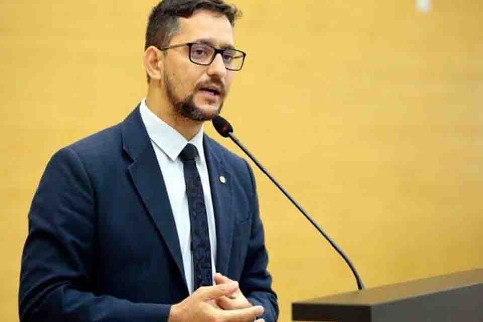 Deputado Anderson Pereira pede urgência na concessão de reajuste salarial aos policiais penais de Rondônia