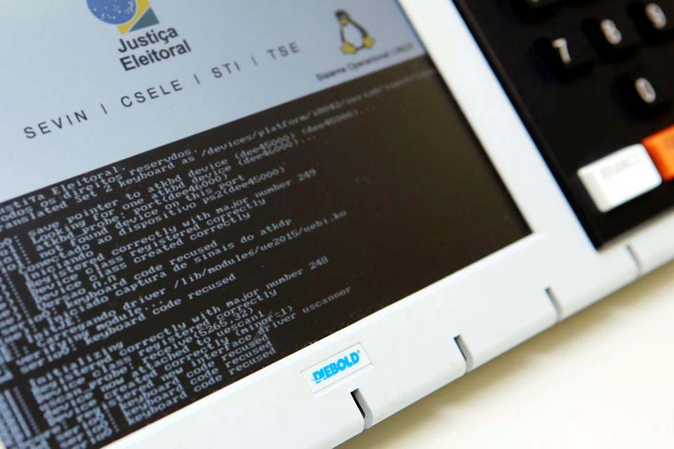 TSE: urna deverá mostrar nome de candidato com registro pendente