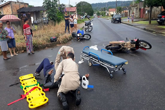 Ouro Preto: Bombeiros socorrem vítima de colisão entre duas motocicletas