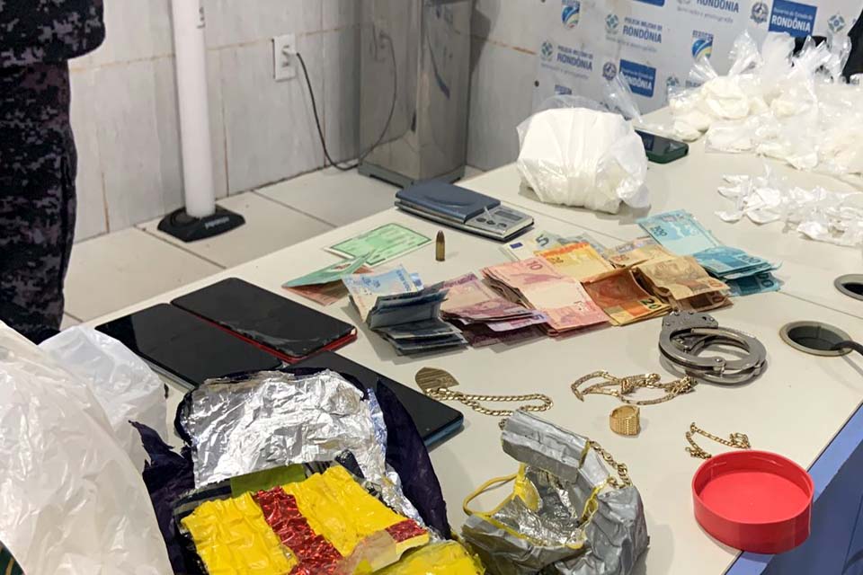 Força Tática estoura boca de fumo e prende traficante com drogas