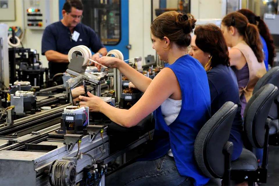 Prazo para preencher relatório de transparência salarial começa dia 22