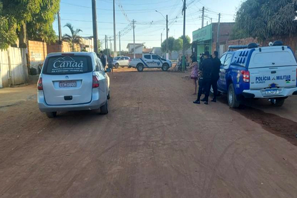 Homem é executado com vários tiros logo após brigar com a esposa