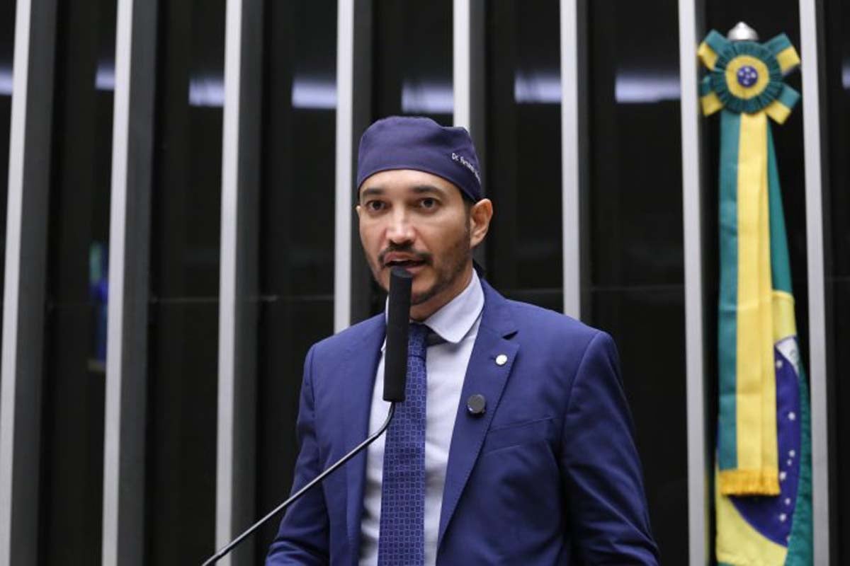 Projeto do Deputado Dr. Fernando Máximo garante adicional de insalubridade e periculosidade a professores