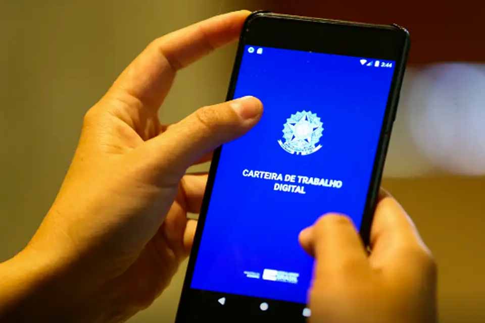 Taxa de desemprego cai para 5,4%, a menor desde 2012