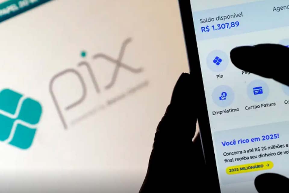 Receita Federal volta a negar taxação do Pix e alerta para golpes