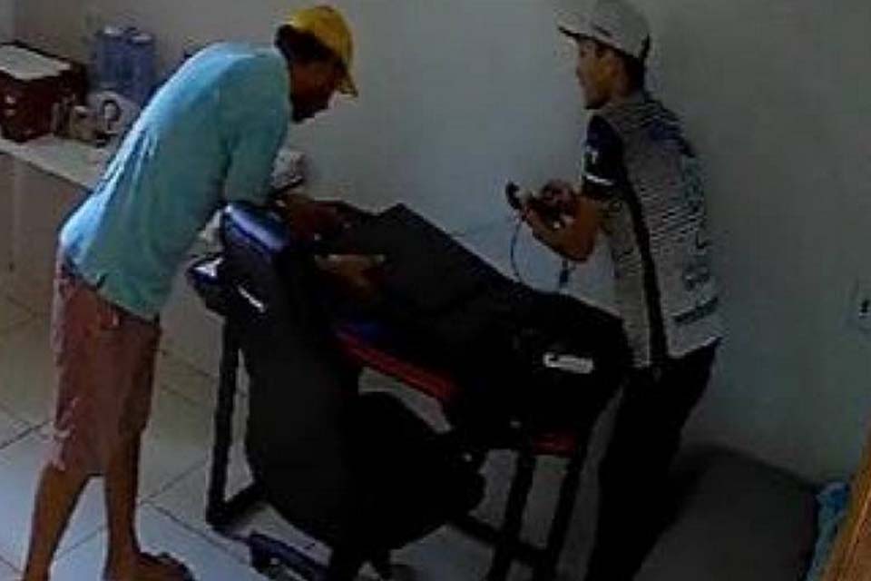 Ladrões são surpreendidos por dono de imóvel e fogem largando os chinelos