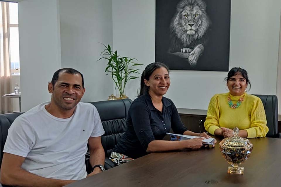 Chefe de gabinete do deputado Jean Mendonça, Irma Fogaça recebe vice-prefeita de Alvorada do Oeste