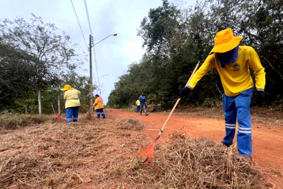 Prefeitura de Porto Velho realiza limpeza completa na Vila Nova de Teotônio