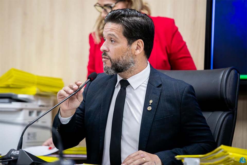 Delegado Camargo protocola decreto legislativo para suspender terceirização da saúde em Rondônia