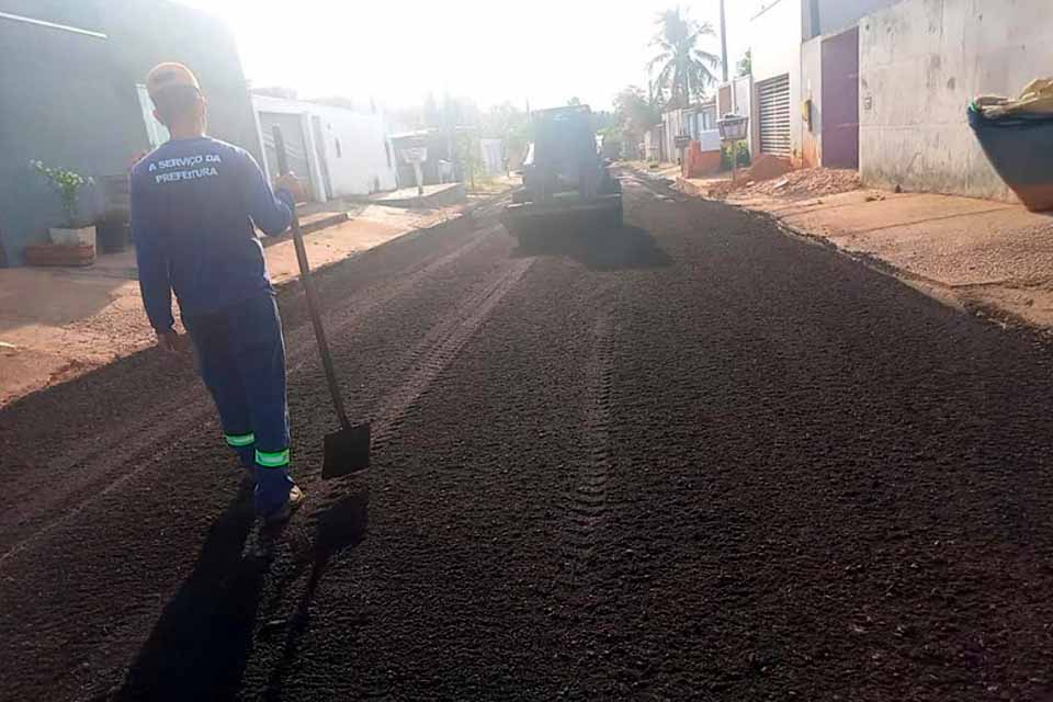 Prefeitura realiza reparos em vias asfaltadas do Parque São Pedro