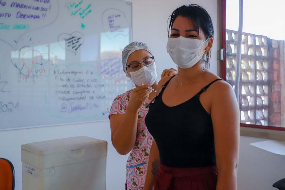 Porto Velho reduz faixa etária para vacinar pessoas acima de 32 anos com cadastro no SASI