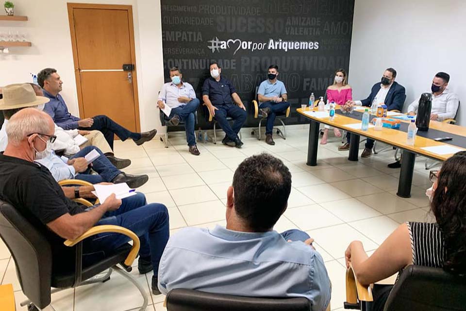 Presidente Alex Redano participa de reunião de prefeitos com chefe da Casa Civil