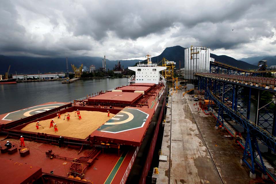 Balança comercial deve ter superávit recorde de US$ 86,472 bilhões