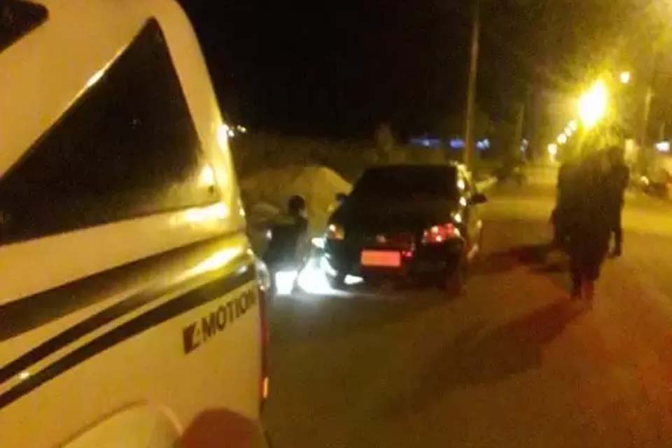 Motociclista morre após bater em traseira de carro estacionado em Vilhena