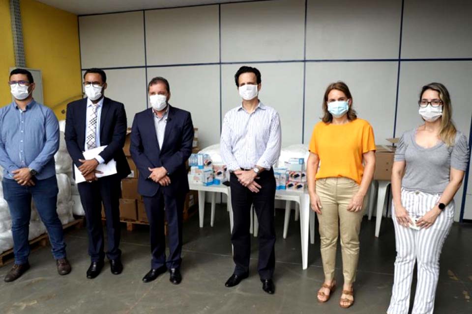  Prefeito de Porto Velho Hildon Chaves recebe doações de EPIs da Santo Antônio Energia