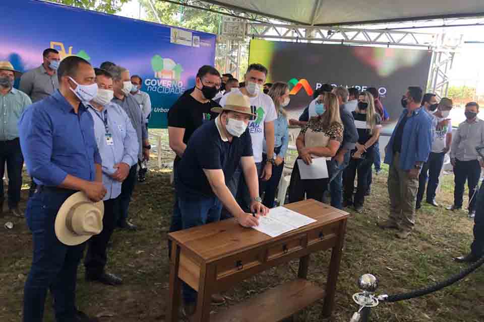 Presidente Alex Redano participa do lançamento do Tchau Poeira em Pimenta Bueno