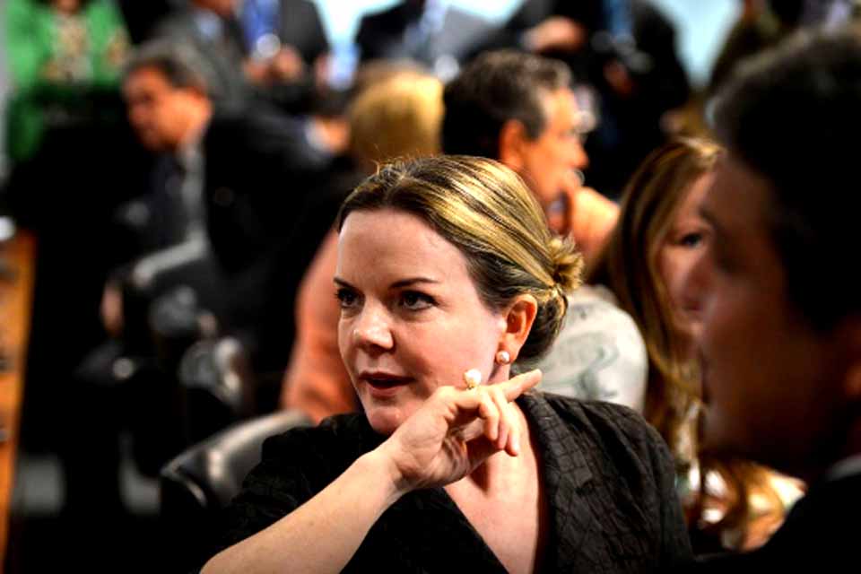 Gleise culpa Selic pela dívida pública e não as despesas do governo