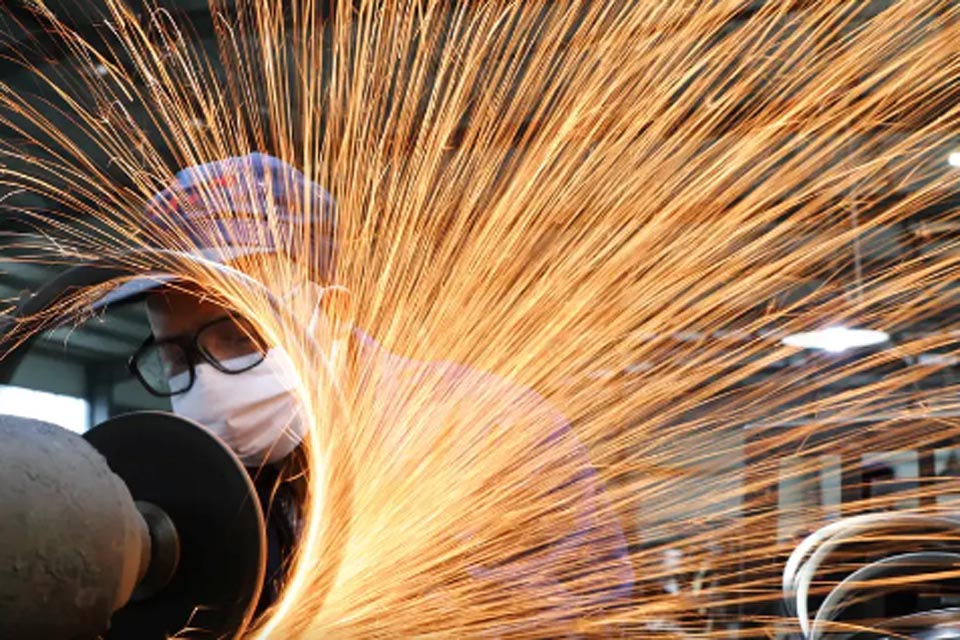 Indústria recua em nove locais pesquisados pelo IBGE