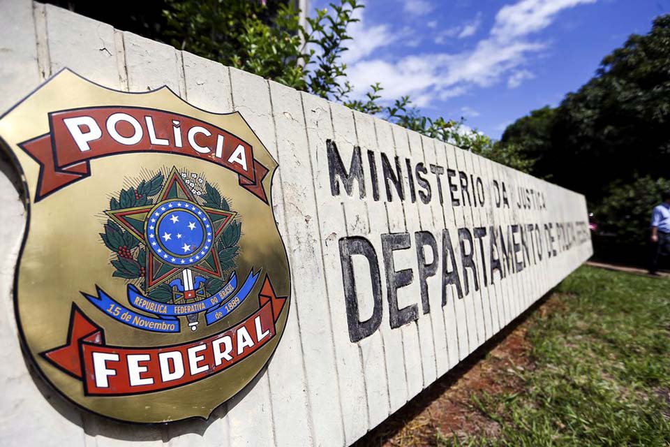 PF prende 15 pessoas e desarticula tráfico internacional de drogas