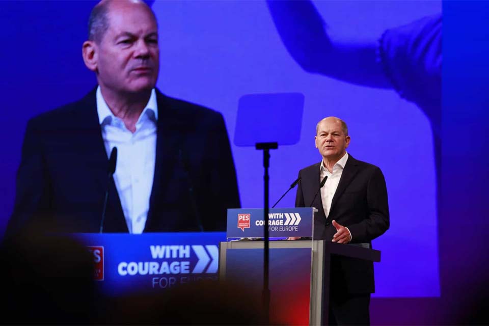 Chanceler alemão pede reformas e mais autonomia militar na União Europeia