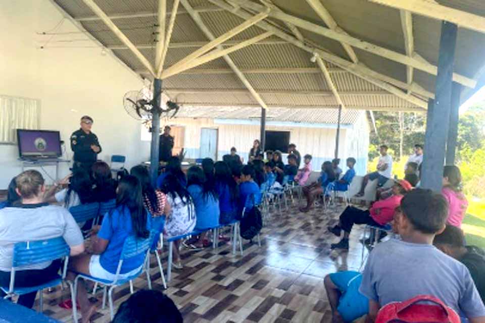 Patrulha Maria da Penha da PM promove ações para prevenir feminicídios em Vilhena 