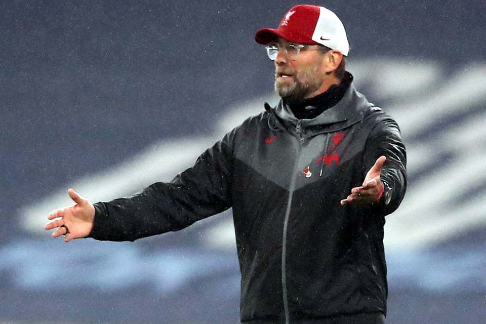 Klopp apoia Salah depois de egípcio contrair covid após ir a casamento