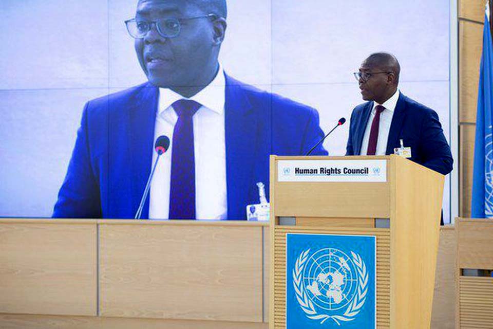 Ministro mostra preocupação com candidatura de senadora em comissão