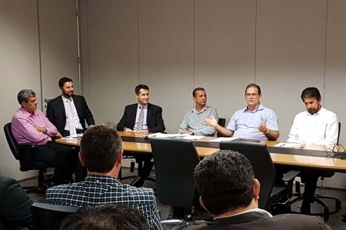 Exportadores de madeira de Rondônia sofrem prejuízo por cargas retidas em Manaus há mais de 40 dias