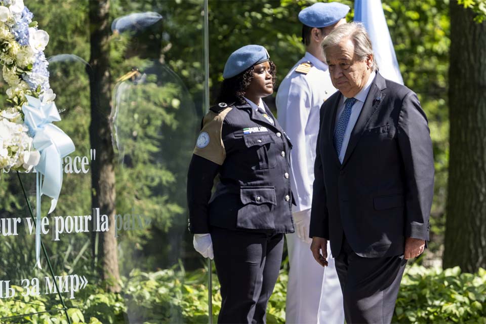 António Guterres presta homenagem aos 103 