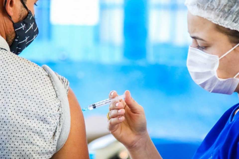 Campanha de vacinação com dose de reforço bivalente contra a Covid-19 continua nas UBSs