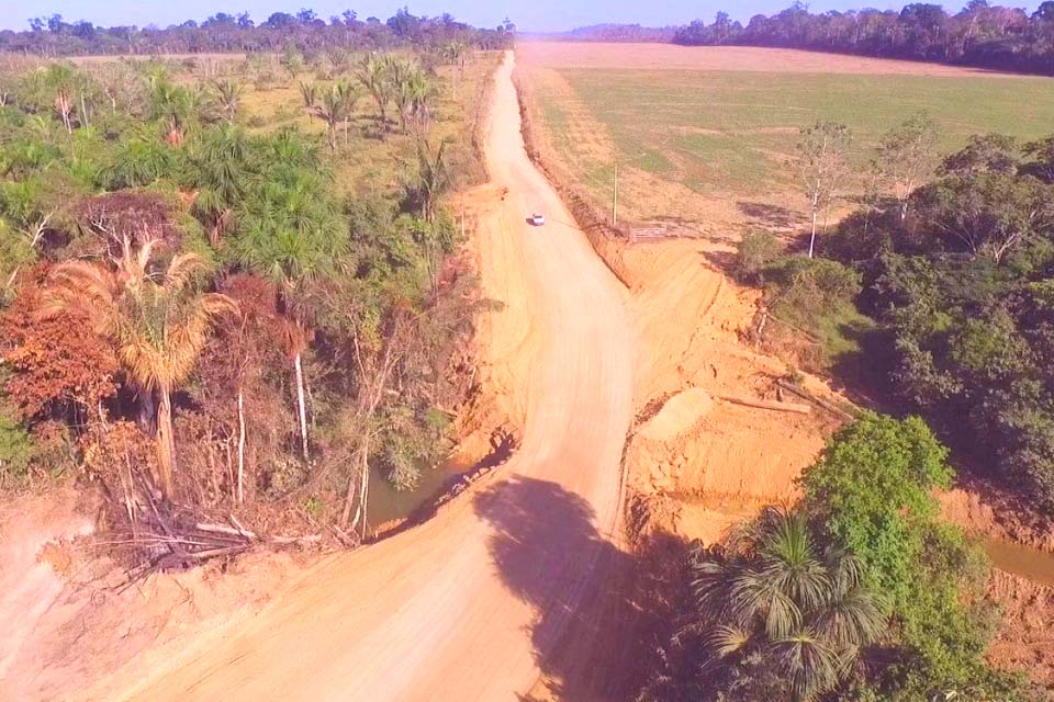 Semosp finaliza obra e substitui ponte de madeira por bueiro no desvio da LC-65