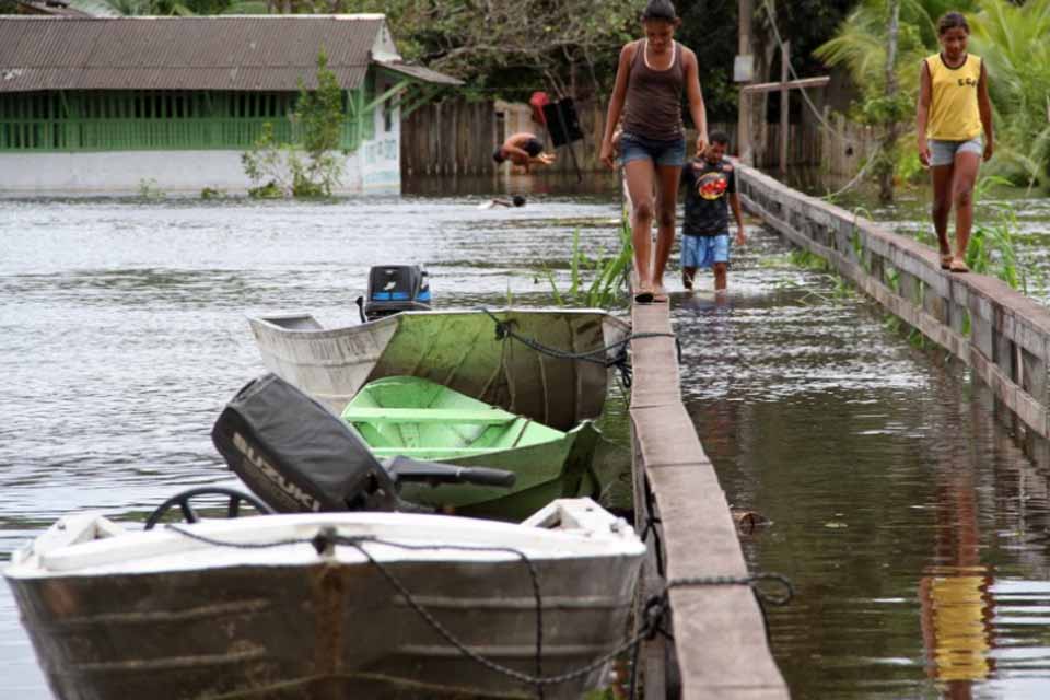 Orientação sobre leptospirose e os cuidados em áreas de risco são repassados à população pelo governo de Rondônia