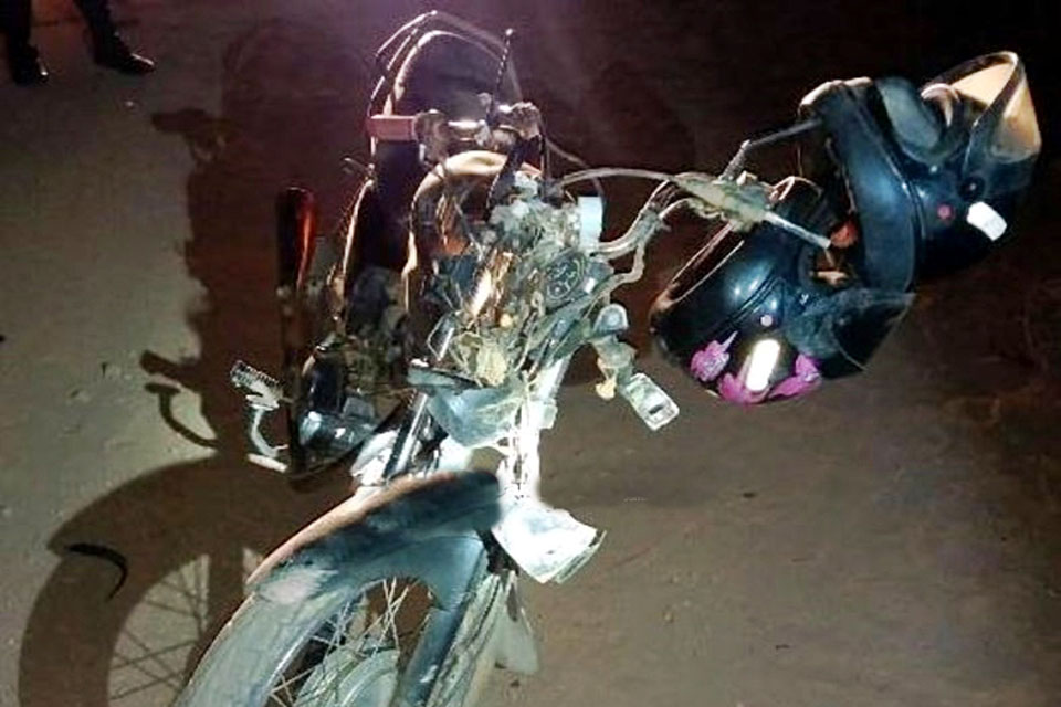 Colisão de moto com vaca deixa duas pessoas feridas na RO-010