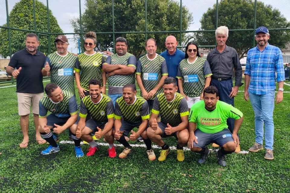 Com apoio de Ezequiel Neiva, campo sintético é revitalizado e reinaugurado em Vale do Anari