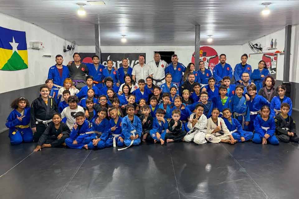 Projeto de Jiu-Jitsu em Porto Velho recebe visita do deputado Luís do Hospital