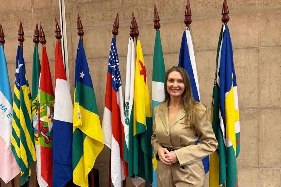 Gislaine Lebrinha participa de encontro nacional na Marcha dos Deputados Estaduais