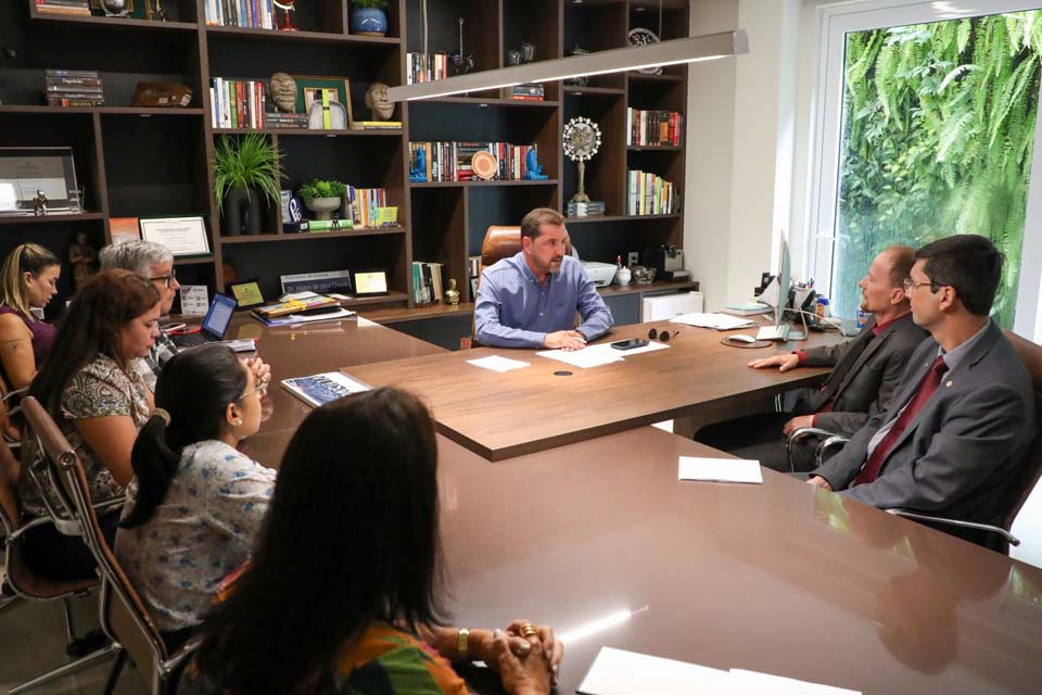 Prefeito Hildon Chaves se reúne com Tribunal de Justiça de Rondônia para traçar estratégias do programa Família Acolhedora