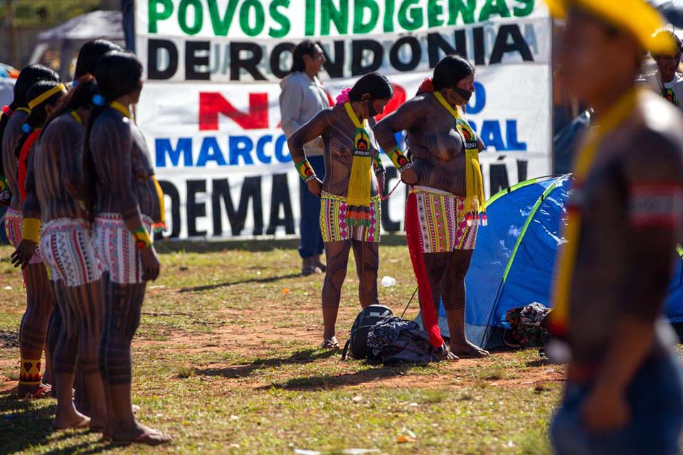 Com indígenas no plenário, STF retoma julgamento de marco temporal