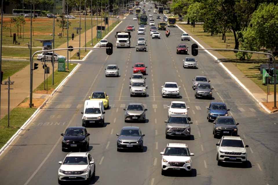 Emplacamentos de veículos avançaram em fevereiro, aponta Fenabrave 