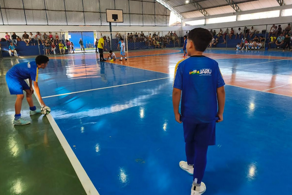 Escolinha de Futsal da Prefeitura Jaru promove formação esportiva e social para crianças e adolescentes