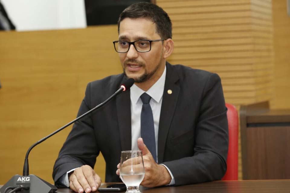 Deputado Anderson parabeniza policiais que prenderam quadrilha responsável pela morte do Cabo Rogério