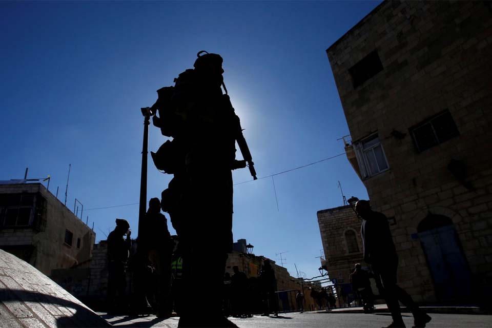 Um morto e três feridos em operação de Israel na Cisjordânia