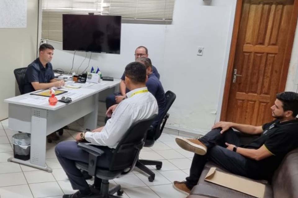 Prefeito recebe equipe do Banco do Brasil e conhece novo gerente da agência do BB