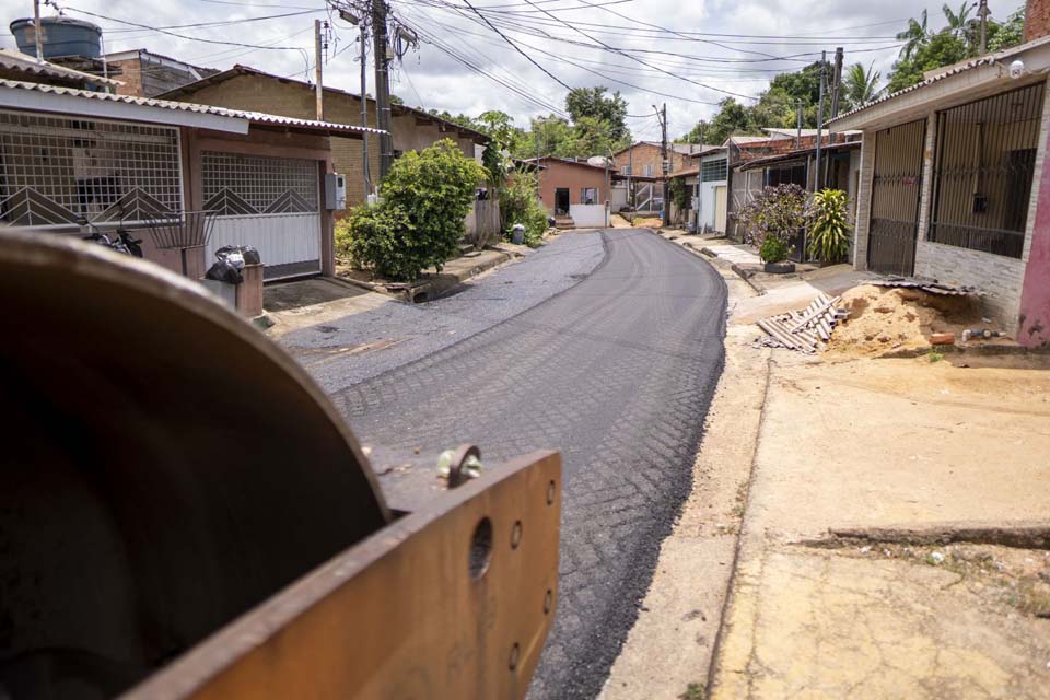 Bairro Costa e Silva recebe sete quilômetros de recapeamento, contemplando 25 ruas