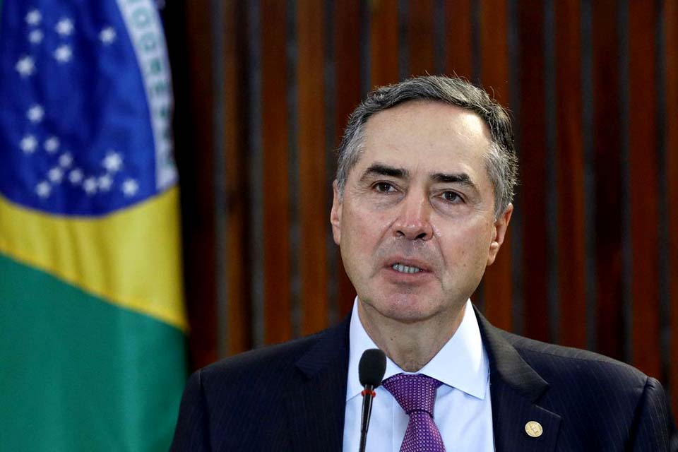 Ministro do STF Luís Roberto Barroso recebe alta hospitalar